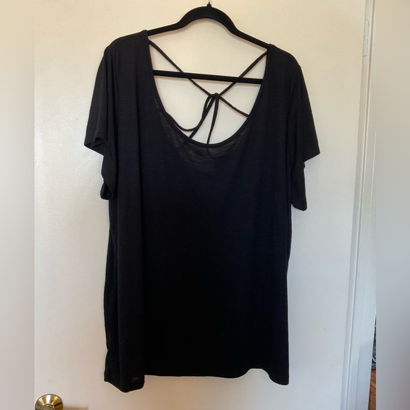 Torrid Black Short Sleeve Top with Crewneck and Criss Cross Back in Size 4X - Picture 1 of 4